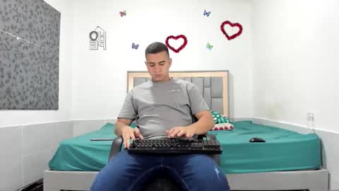 Snapshot of simonkeler chatting on October 2025 07:57:02 PM SIMON KELER online show from October 2025 07:57:02 PM