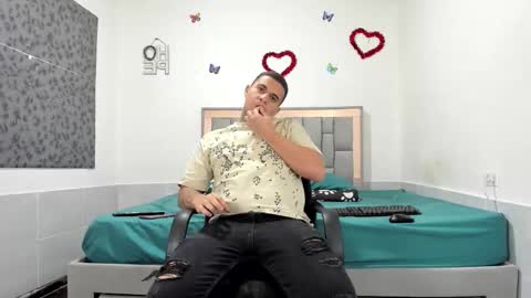 Snapshot of simonkeler chatting on October 2025 02:01:02 AM SIMON KELER online show from October 2025 02:01:02 AM