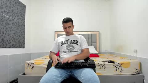 Snapshot of simonkeler chatting on November 2025 11:06:01 PM SIMON KELER online show from November 2025 11:06:01 PM