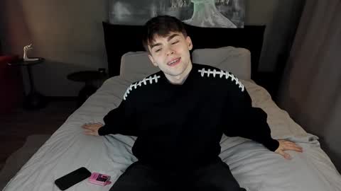 Snapshot of simonwnl chatting on December 2024 06:44:01 PM Simon online show from December 2024 06:44:01 PM