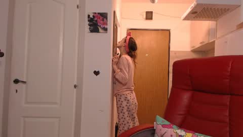 Snapshot of simyhvn chatting on April 2026 04:10:02 AM simyhvn online show from April 2026 04:10:02 AM