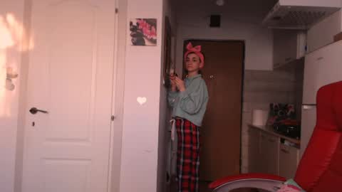 Snapshot of simyhvn chatting on April 2026 04:13:02 AM simyhvn online show from April 2026 04:13:02 AM