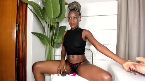 Snapshot of sincerre9_tara chatting on February 2025 08:48:02 AM sincerre9_tara online show from February 2025 08:48:02 AM