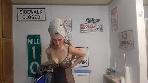 sinnyloohoo online show from October 2025 12:02:02 PM