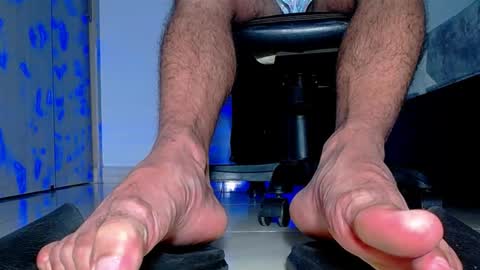 only foot                         worshipers here online show from September 2025 02:37:02 AM
