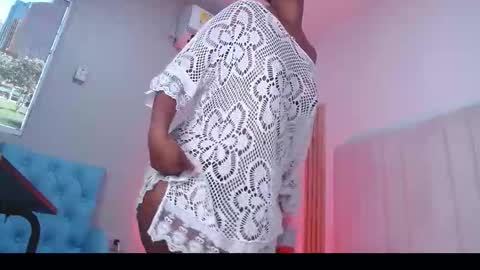 Snapshot of sirena_fuego chatting on February 2026 03:43:01 PM Elyzabeth online show from February 2026 03:43:01 PM