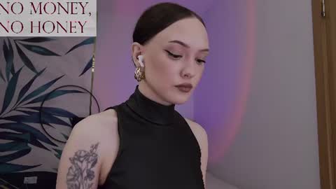 Snapshot of sirenaswhisper chatting on June 2026 08:44:01 PM Goddess Sirena online show from June 2026 08:44:01 PM