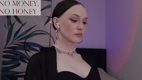 Snapshot of sirenaswhisper chatting on June 2026 08:10:02 PM Goddess Sirena online show from June 2026 08:10:02 PM