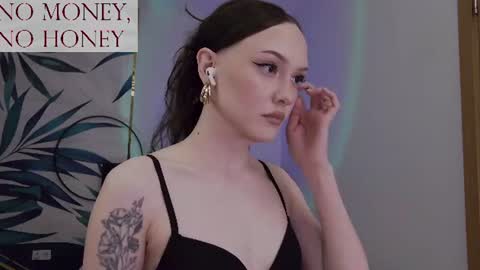 Snapshot of sirenaswhisper chatting on June 2026 09:18:02 PM Goddess Sirena online show from June 2026 09:18:02 PM