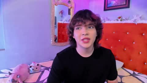 Snapshot of sirius_angels chatting on December 2024 08:33:01 PM Sirius angels online show from December 2024 08:33:01 PM