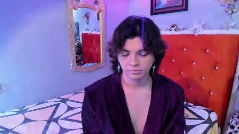 Snapshot of sirius_angels chatting on December 2024 03:47:02 AM Sirius angels online show from December 2024 03:47:02 AM