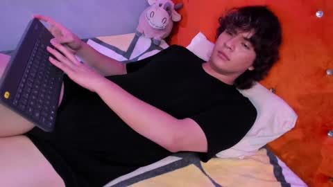 Snapshot of sirius_angels chatting on December 2024 02:38:01 AM Sirius angels online show from December 2024 02:38:01 AM