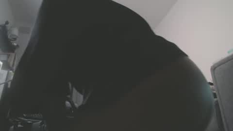 Snapshot of sissyboilooking chatting on February 2025 05:02:02 PM RESPONDS WELL TO ... online show from February 2025 05:02:02 PM