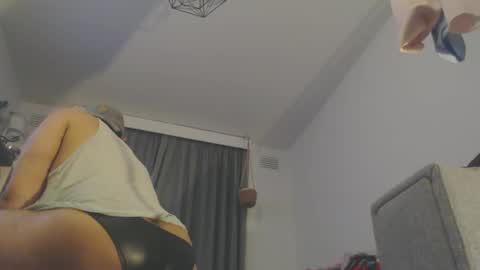 Snapshot of sissyboilooking chatting on March 2025 11:17:01 AM RESPONDS WELL TO ... online show from March 2025 11:17:01 AM