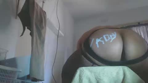 Snapshot of sissyboilooking chatting on March 2025 02:04:02 AM RESPONDS WELL TO ... online show from March 2025 02:04:02 AM