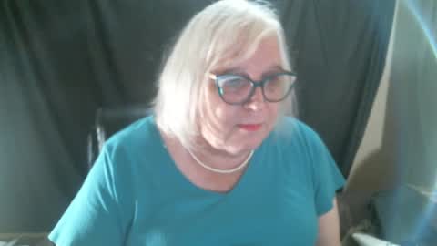 Snapshot of sissydianetx chatting on December 2024 12:41:02 AM Sissy Diane online show from December 2024 12:41:02 AM
