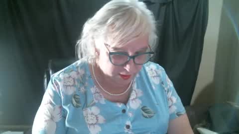 Snapshot of sissydianetx chatting on December 2024 12:34:01 AM Sissy Diane online show from December 2024 12:34:01 AM