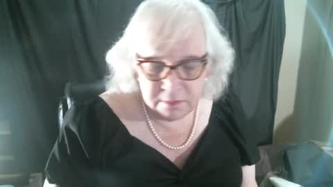 Snapshot of sissydianetx chatting on December 2024 12:25:01 AM Sissy Diane online show from December 2024 12:25:01 AM