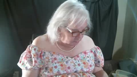 Snapshot of sissydianetx chatting on December 2024 02:00:01 PM Sissy Diane online show from December 2024 02:00:01 PM