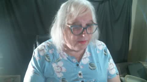 Snapshot of sissydianetx chatting on January 2025 12:33:01 AM Sissy Diane online show from January 2025 12:33:01 AM