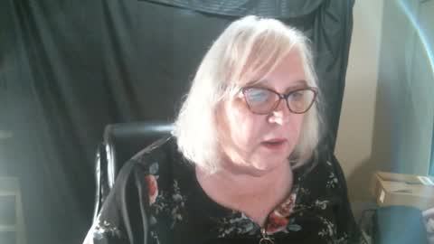 Snapshot of sissydianetx chatting on February 2025 12:40:02 AM Sissy Diane online show from February 2025 12:40:02 AM