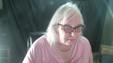 Snapshot of sissydianetx chatting on February 2025 12:38:02 AM Sissy Diane online show from February 2025 12:38:02 AM