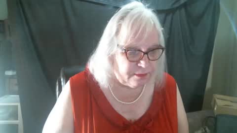 Snapshot of sissydianetx chatting on February 2025 02:08:01 PM Sissy Diane online show from February 2025 02:08:01 PM