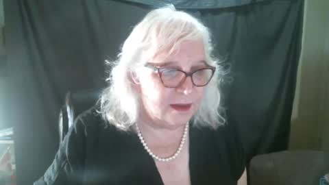 Snapshot of sissydianetx chatting on September 2025 11:38:01 PM Sissy Diane online show from September 2025 11:38:01 PM