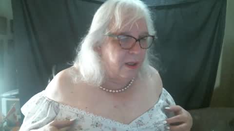 Snapshot of sissydianetx chatting on October 2025 01:09:02 PM Sissy Diane online show from October 2025 01:09:02 PM