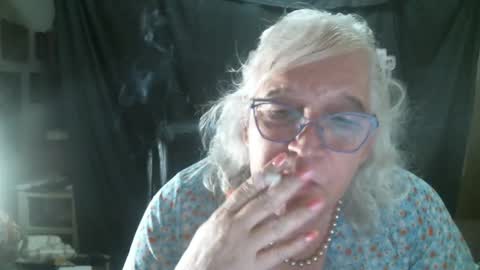 Snapshot of sissydianetx chatting on November 2025 12:33:01 AM Sissy Diane online show from November 2025 12:33:01 AM