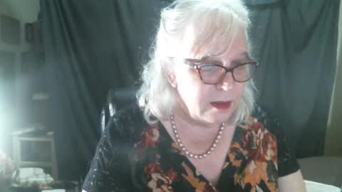 Snapshot of sissydianetx chatting on November 2025 12:32:01 AM Sissy Diane online show from November 2025 12:32:01 AM