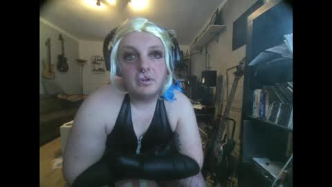 Snapshot of sissylovedoll chatting on April 2026 04:26:01 PM Tiffany Candy online show from April 2026 04:26:01 PM