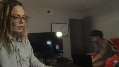 Snapshot of skarfos_babes chatting on December 2024 12:07:01 AM skarfos_babes online show from December 2024 12:07:01 AM