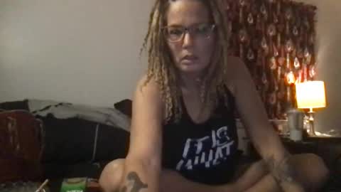 Snapshot of skarfos_babes chatting on December 2024 05:55:01 PM skarfos_babes online show from December 2024 05:55:01 PM