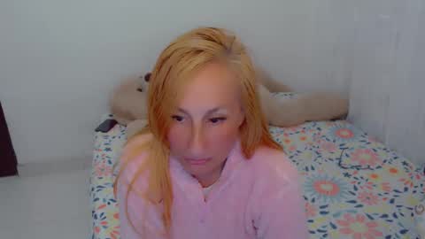 Snapshot of skarlett2072 chatting on December 2025 01:16:02 PM Arlett online show from December 2025 01:16:02 PM