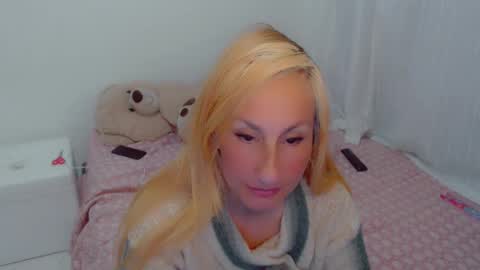 Snapshot of skarlett2072 chatting on January 2026 06:28:01 AM Arlett online show from January 2026 06:28:01 AM