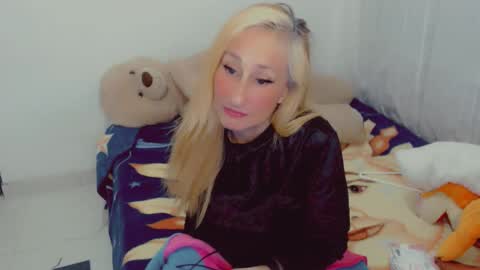 Snapshot of skarlett2072 chatting on February 2026 08:20:01 AM Arlett online show from February 2026 08:20:01 AM