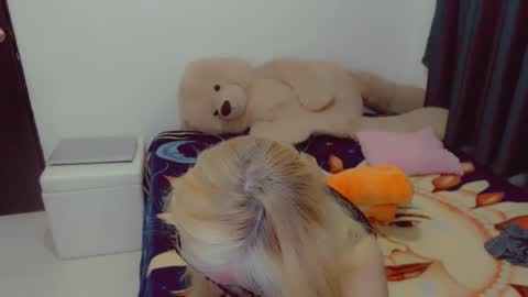 Snapshot of skarlett2072 chatting on March 2026 04:20:02 AM Arlett online show from March 2026 04:20:02 AM