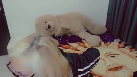 Snapshot of skarlett2072 chatting on March 2026 11:17:01 AM Arlett online show from March 2026 11:17:01 AM