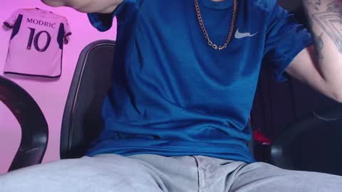 Snapshot of skateboy444 chatting on January 2025 03:12:01 AM king online show from January 2025 03:12:01 AM