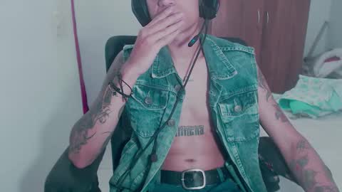 Snapshot of skateboy444 chatting on September 2025 04:51:02 AM king online show from September 2025 04:51:02 AM