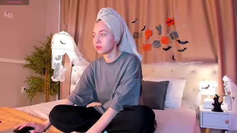 Emily online show from October 2025 01:20:02 AM