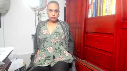 TINNA online show from October 2025 05:46:01 PM