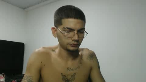Snapshot of skinny_badboy chatting on February 2026 03:44:02 AM E R O S online show from February 2026 03:44:02 AM