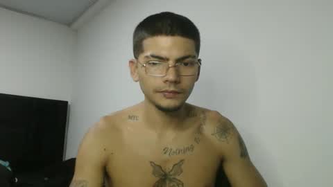 Snapshot of skinny_badboy chatting on February 2026 04:05:02 AM E R O S online show from February 2026 04:05:02 AM