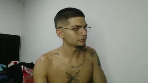 Snapshot of skinny_badboy chatting on February 2026 02:48:01 AM E R O S online show from February 2026 02:48:01 AM