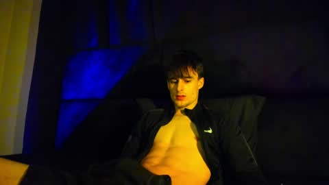 Snapshot of skinnyguywithbigd chatting on January 2025 10:43:02 PM skinnyguywithbigd online show from January 2025 10:43:02 PM