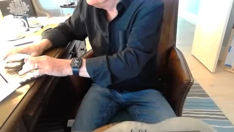 Snapshot of skr235 chatting on February 2025 12:25:02 PM skr235 online show from February 2025 12:25:02 PM