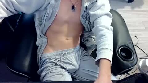 skrogdog online show from April 2026 06:28:01 PM