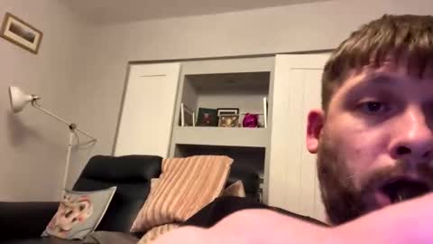 skuzzy25 online show from April 2026 10:26:01 PM